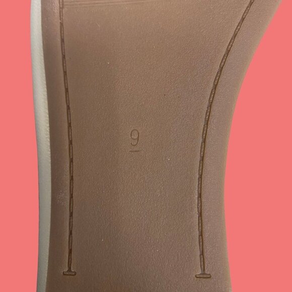 ✨Soft Gold Ballet Flats by Old Navy – Size 9 | Comfy Everyday Essential✨ - Picture 7 of 8